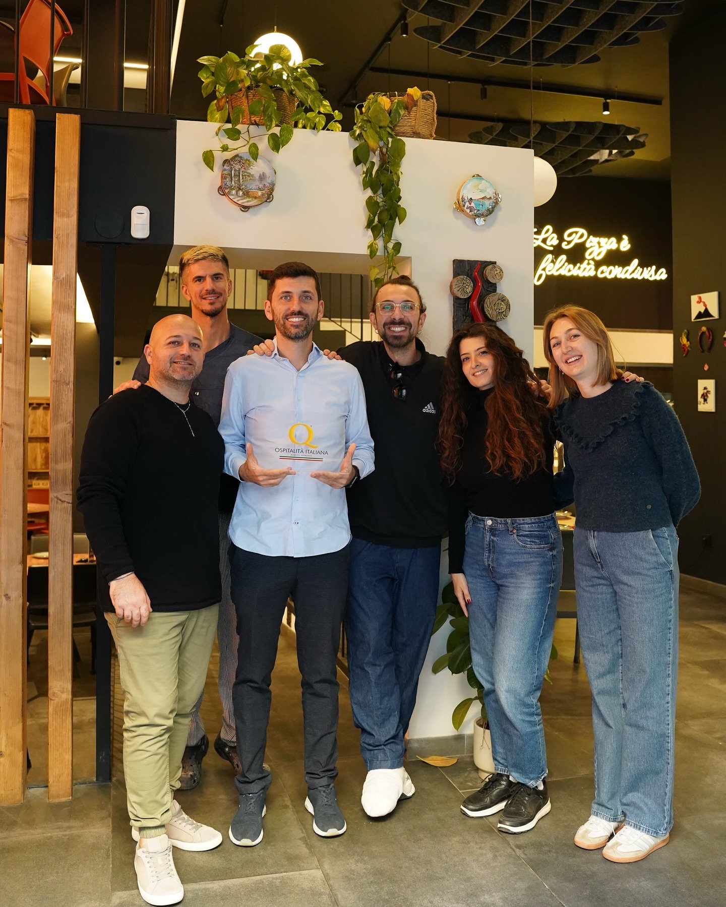 Equipo de Artéteca durante la entrega del reconocimiento Ospitalità Italiana en Barcelona